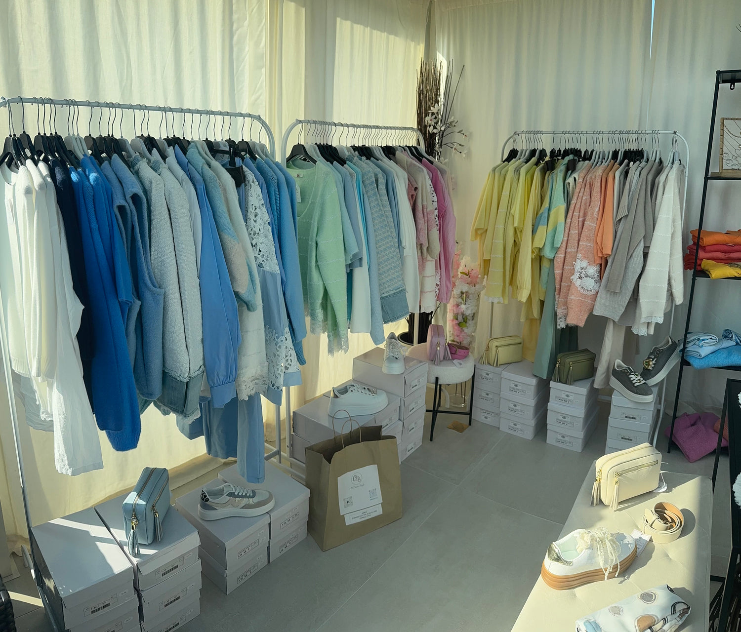 Nouvelle Collection Printemps Femme 2026 : Chemisiers, Pulls Chic, Jeans Slim & Wide Leg, Baskets, Sacs Cuir Italien & Bijoux Inoxydables