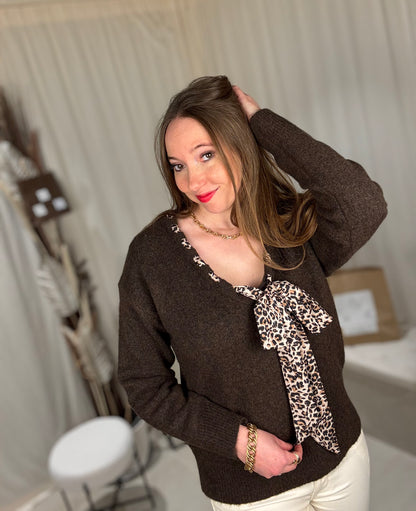 Pull avec foulard léopard