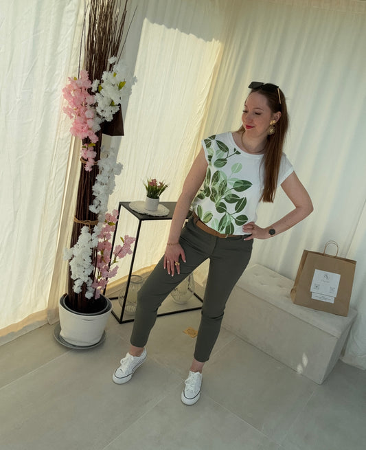 Pantalon chino léger avec ceinture camel – Élégance décontractée pour les beaux jours