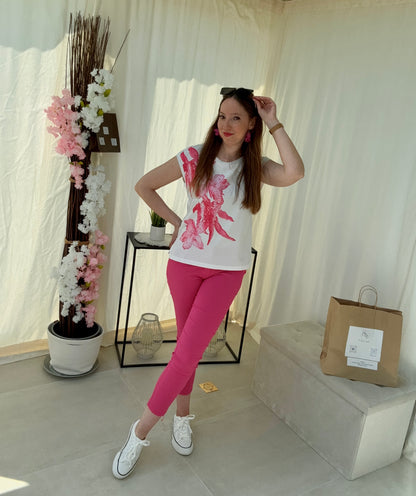 T-shirt Femme Blanc à Fleurs Fuchsia & Détails Dorés – Élégance Florale