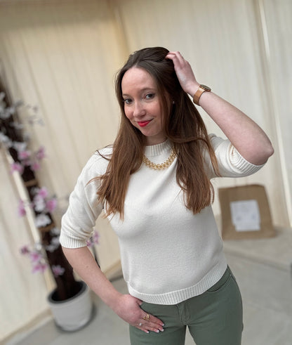 Pull Manches Courtes à Bord Côtelé – Douceur et Élégance